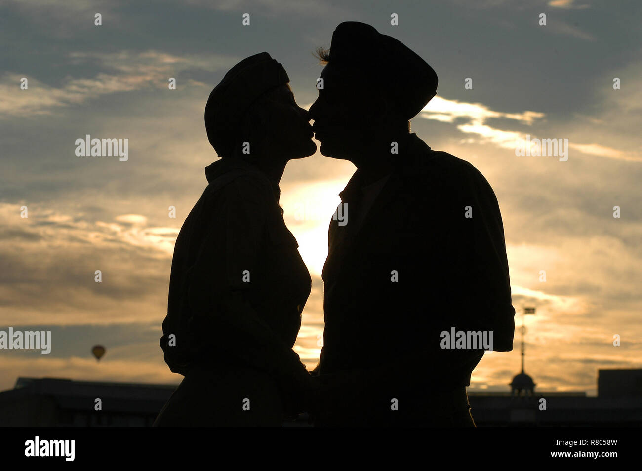 Secret kiss immagini e fotografie stock ad alta risoluzione - Alamy