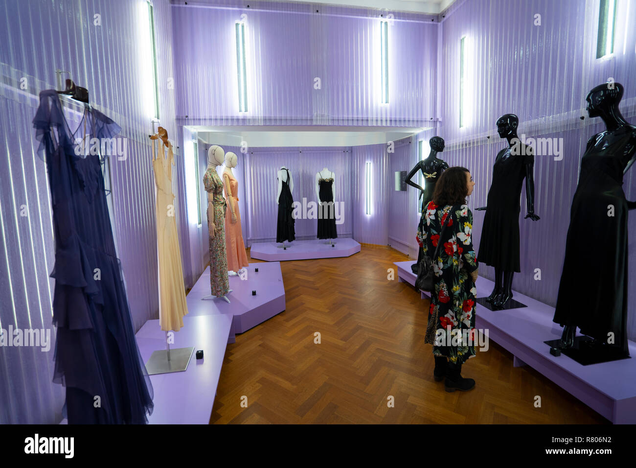 Mostra Femmes Fatales, donne forti in moda , al Gemeentemuseum in The Hague, Den Haag, Paesi Bassi Foto Stock
