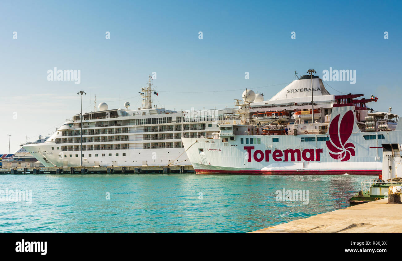 "Toremar' traghetto nel porto di Livorno, Toscana, Italia Foto Stock