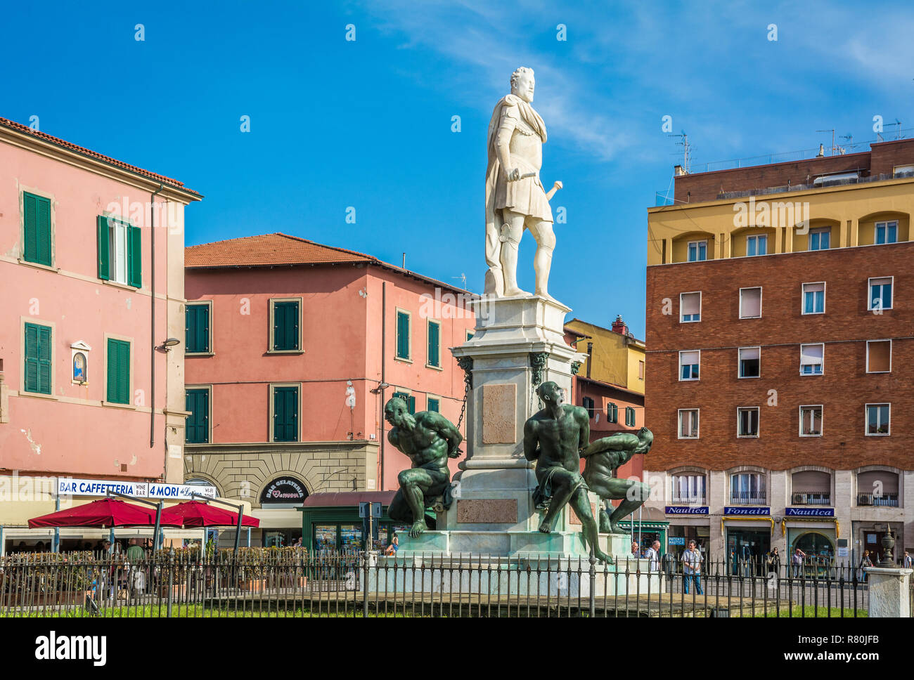 Il Monumento dei Quattro Mori di Livorno, Italia. È dedicata al Granduca Ferdinando I de' Medici di Toscana.La statua con nero le caratte africana Foto Stock