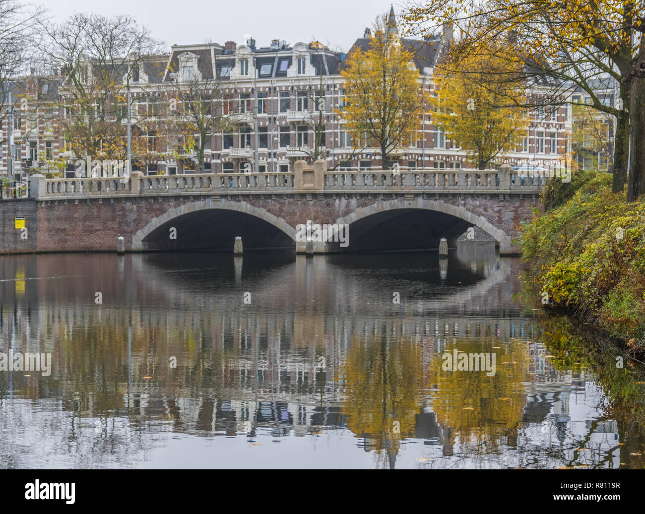 Città principale e capitale del paese, Amsterdam offre uno splendido ...