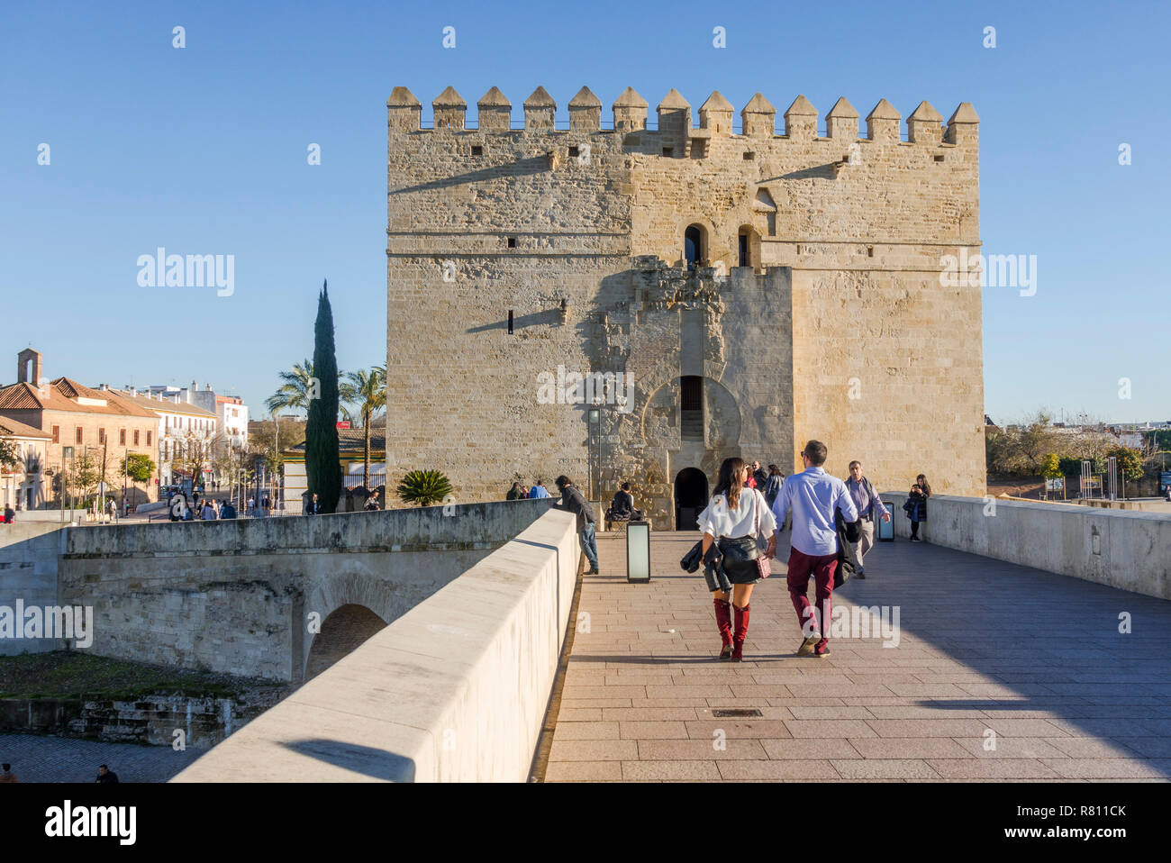 Torre di Calahorra, Torre de la Calahorra in corrispondenza di un lato del ponte romano di Cordova, Andalusia, Spagna. Foto Stock