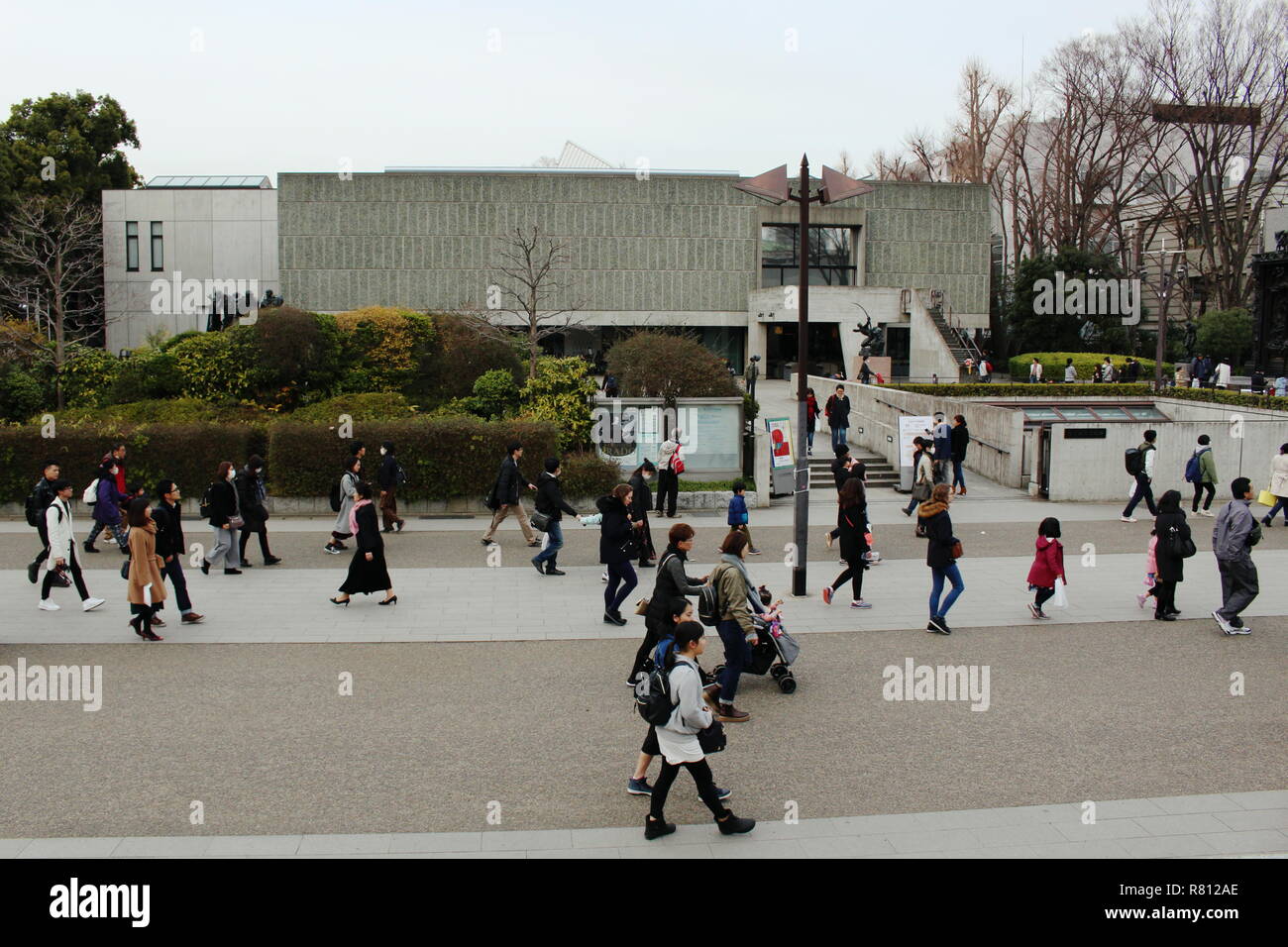 Vista del Parco di Ueno e il Le Corbusier ha progettato il Museo Nazionale di Arte Occidentale di Tokyo. Foto Stock