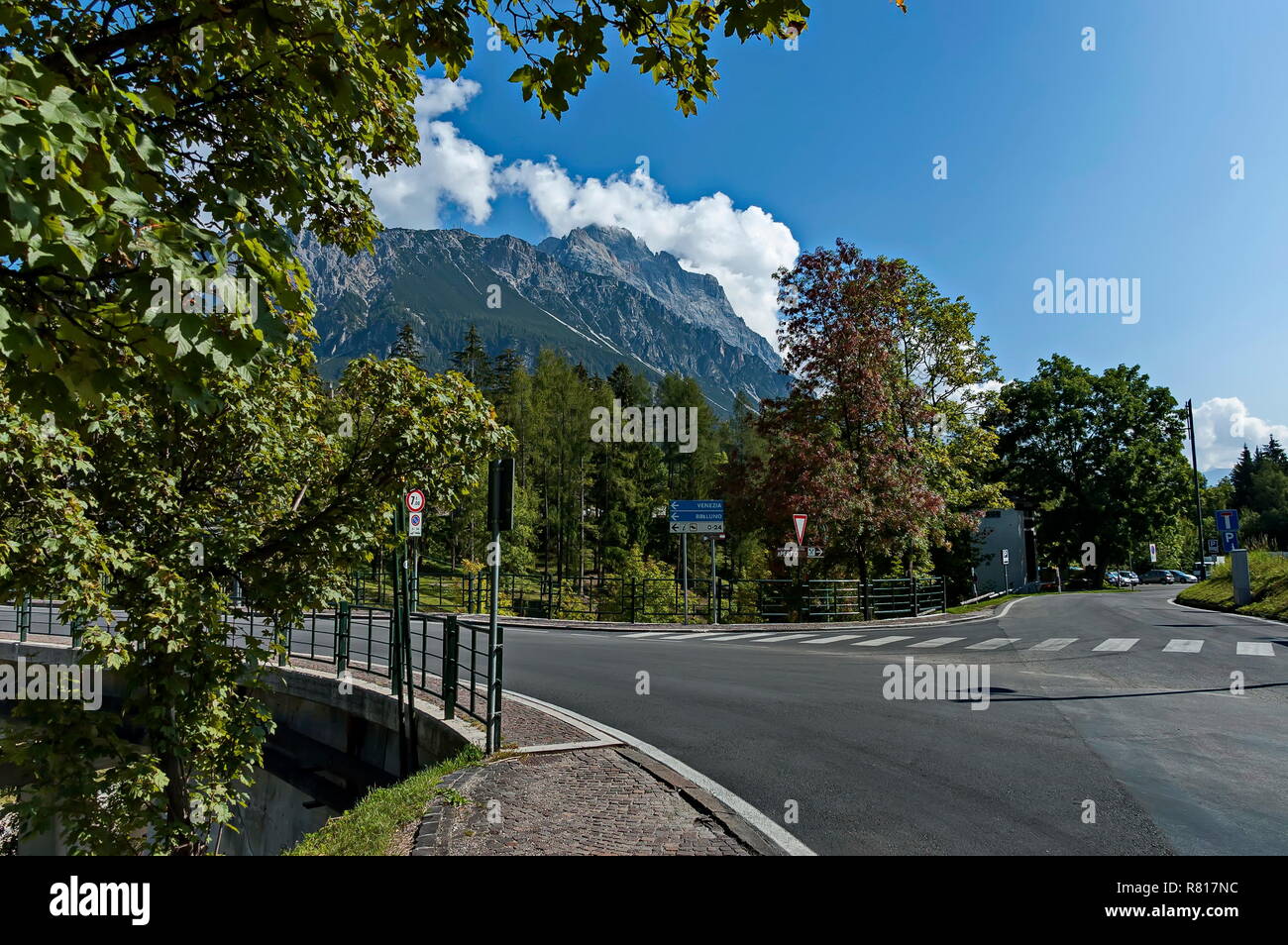 Cortina d'Ampezzo resort città in Alpi dolomitiche, Italia Foto Stock