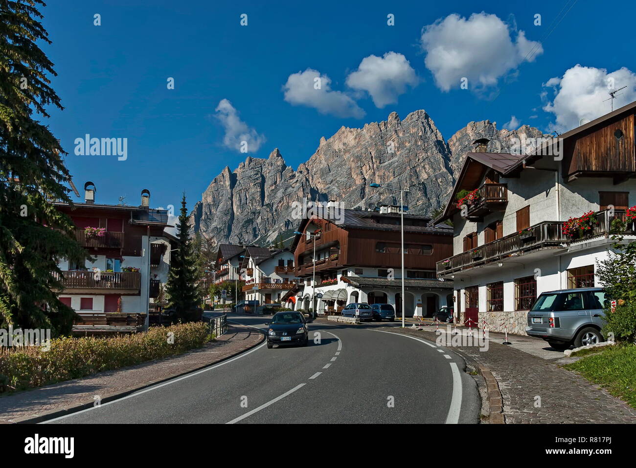 Cortina d'Ampezzo resort città in Alpi dolomitiche, Italia Foto Stock