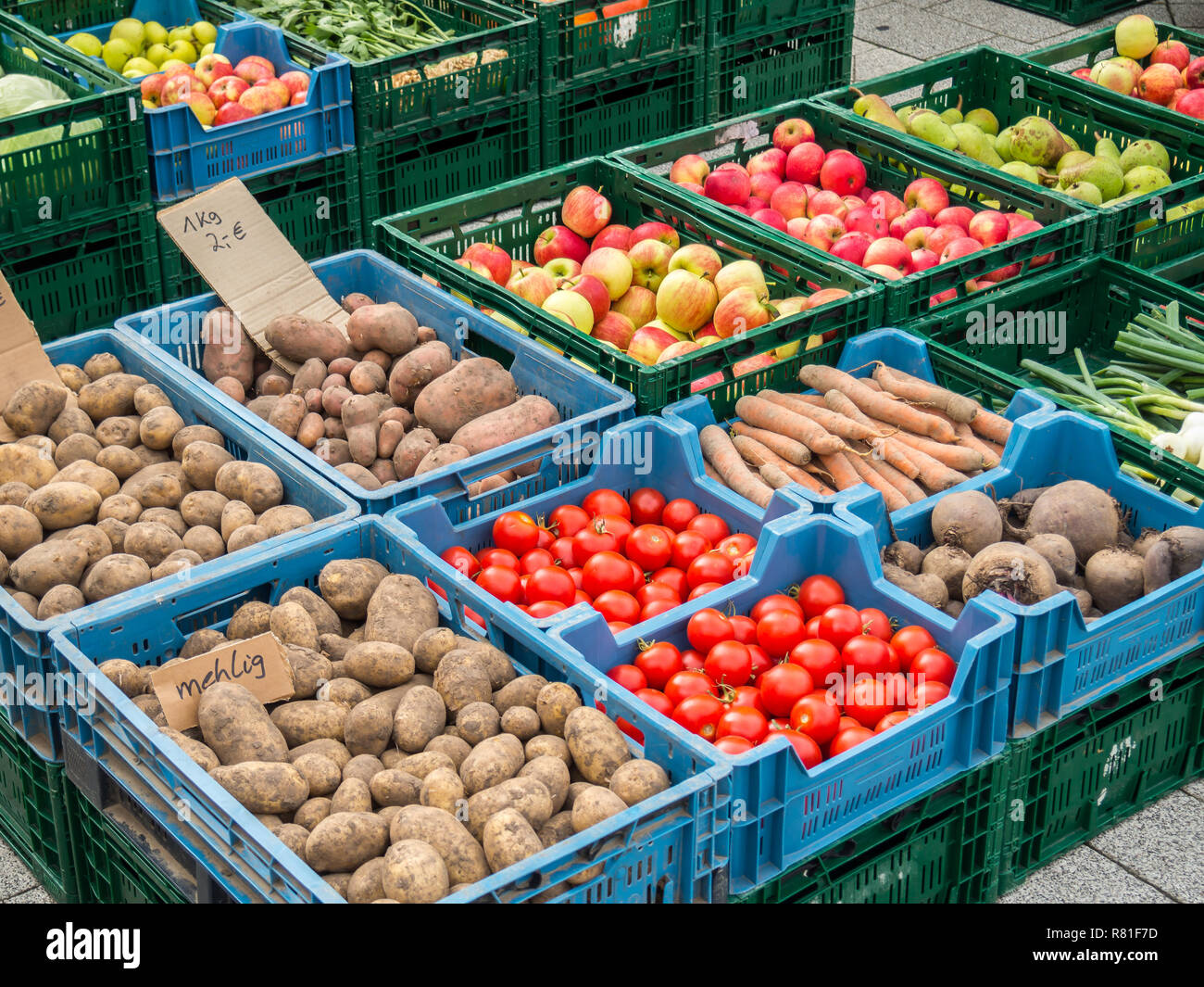Mercato ortofrutticolo mercato settimanale di stallo vegetale Foto Stock
