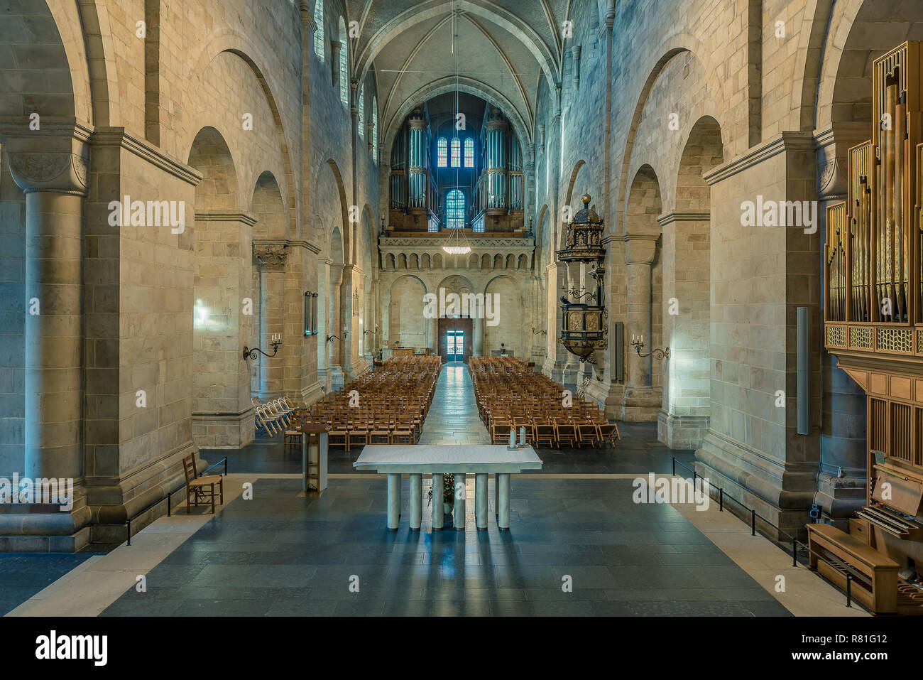 La navata centrale nella cattedrale di Lund, un interno HDR-foto, Lund Svezia, 16 novembre 2018 Foto Stock