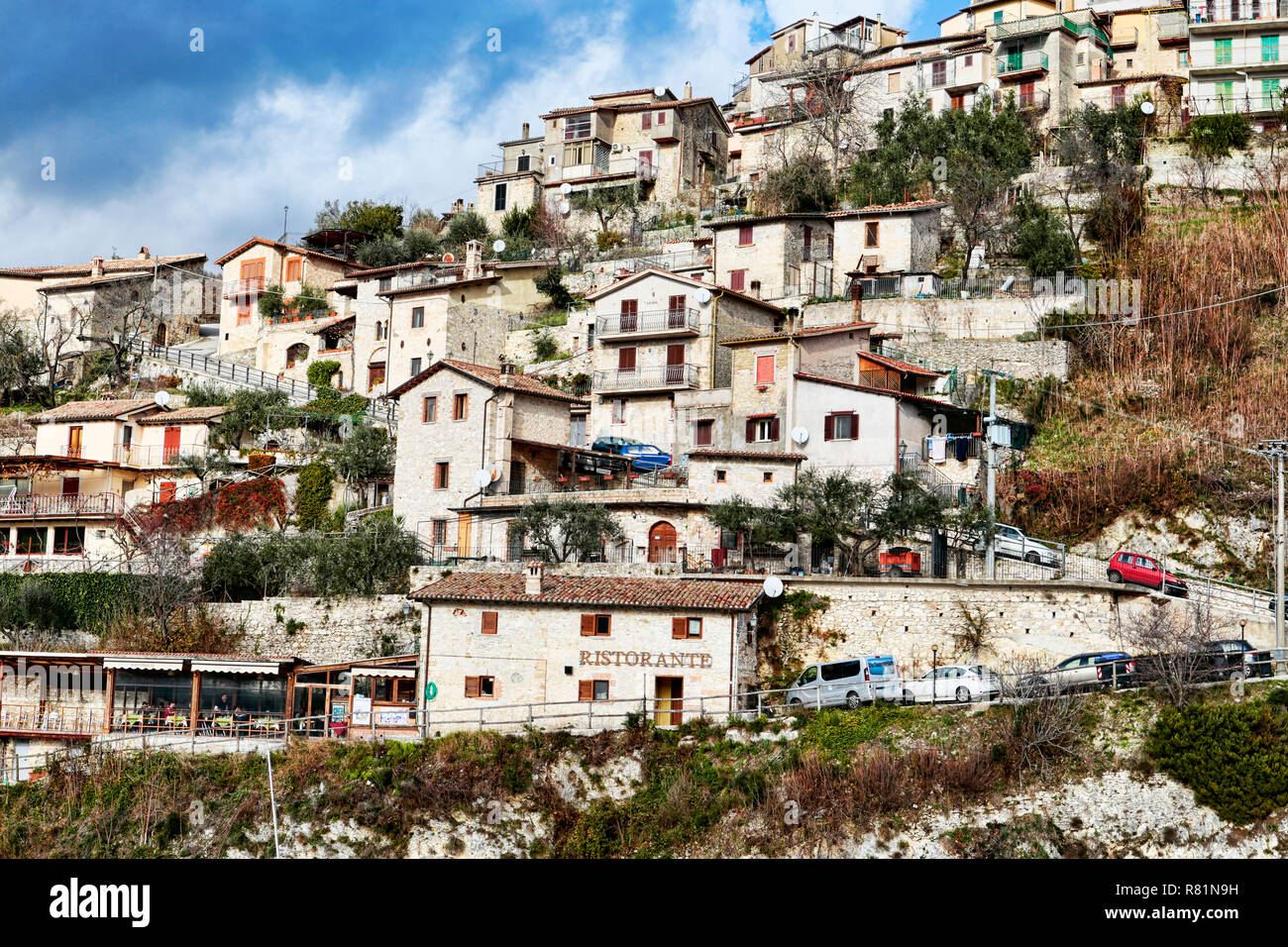 Castel di Tora mi, Italia - dicembre 9, 2018 : Paesaggio dell'antico borgo di Castel di Tora, t è considerata tra le più antiche e più belle che ho Foto Stock