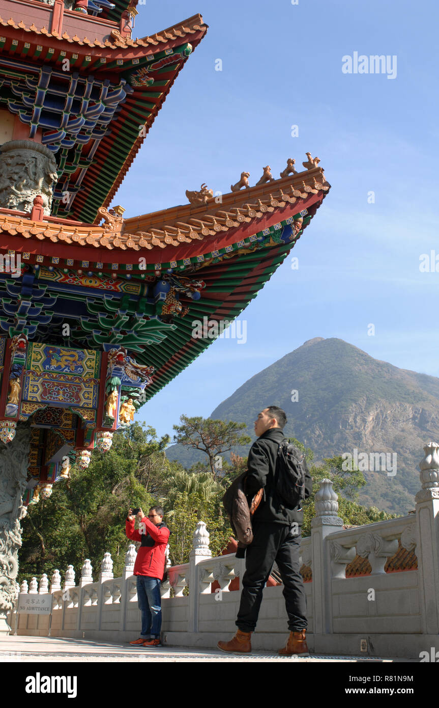 Il Monastero Po Lin situato sulla Ngong Ping Plateau, l'Isola di Lantau, Hong Kong, Cina. Foto Stock