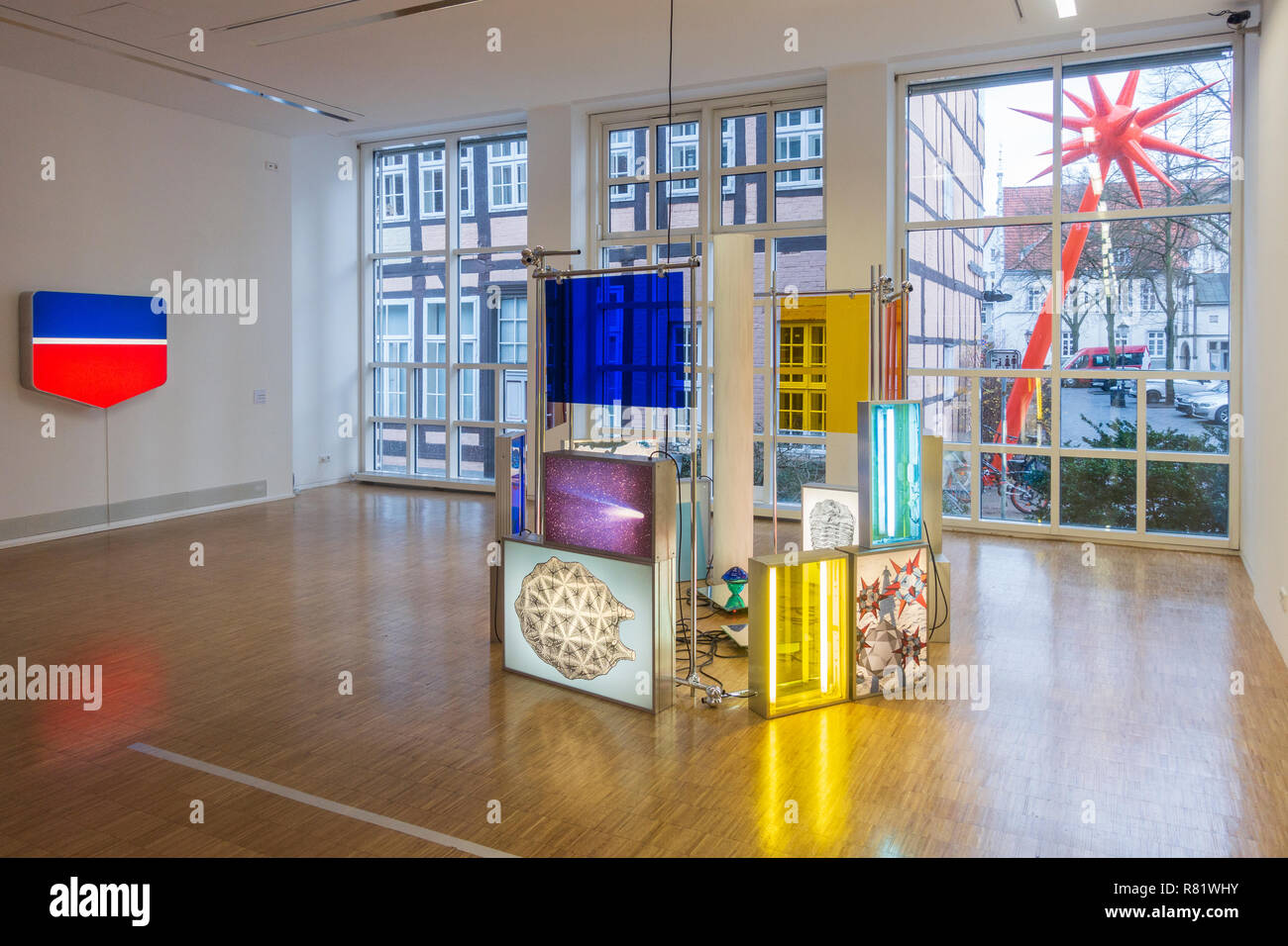 La scultura a metà strada, 2016 da Christine Schulz a scatola di luce museo di arte moderna a Bomann Museum di Celle, Bassa Sassonia, Germania Foto Stock