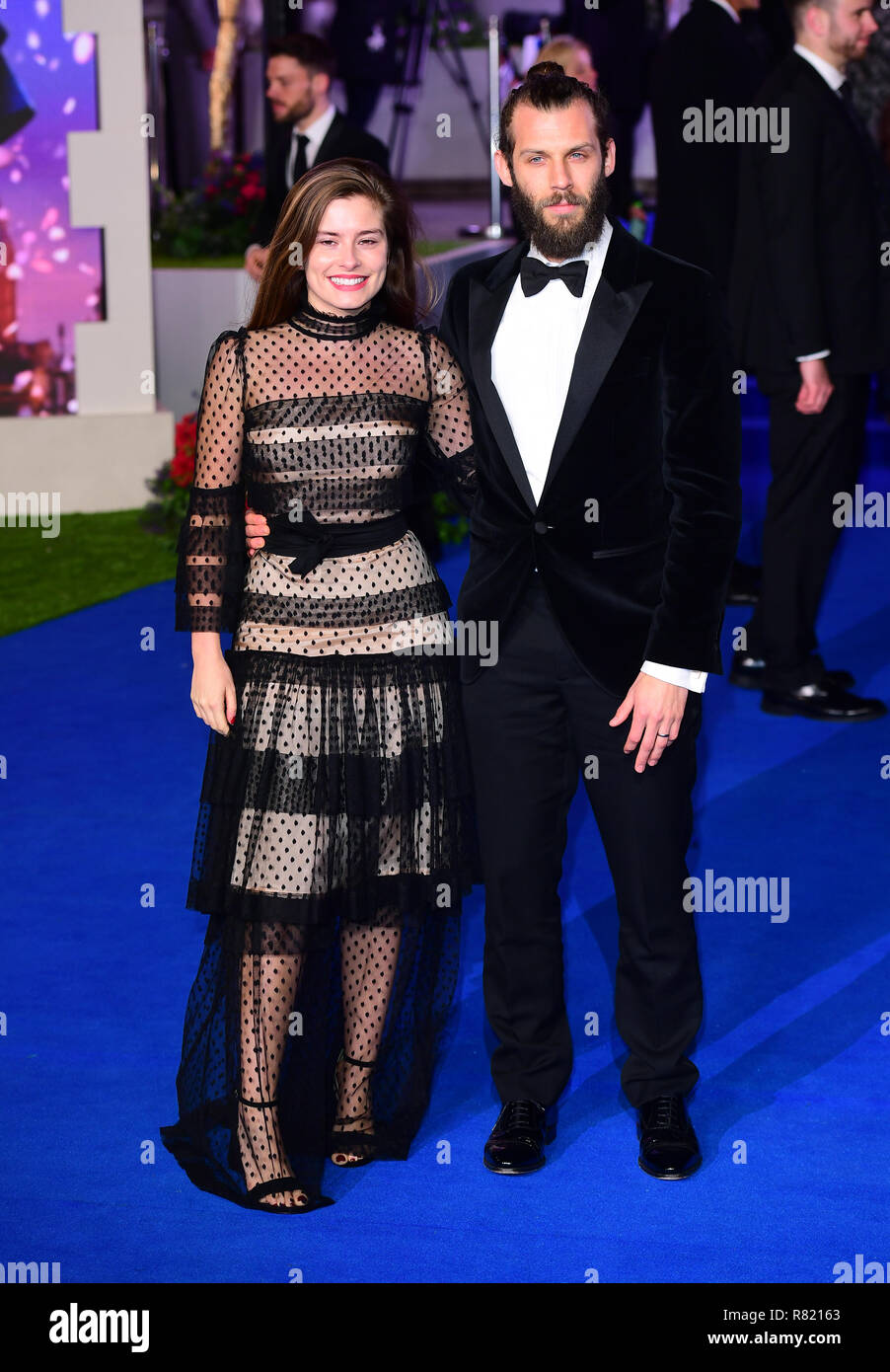 Rachel Shenton e Chris Overton frequentando il Mary Poppins ritorna Premiere Europeo tenutosi presso la Royal Albert Hall di Londra. Foto Stock
