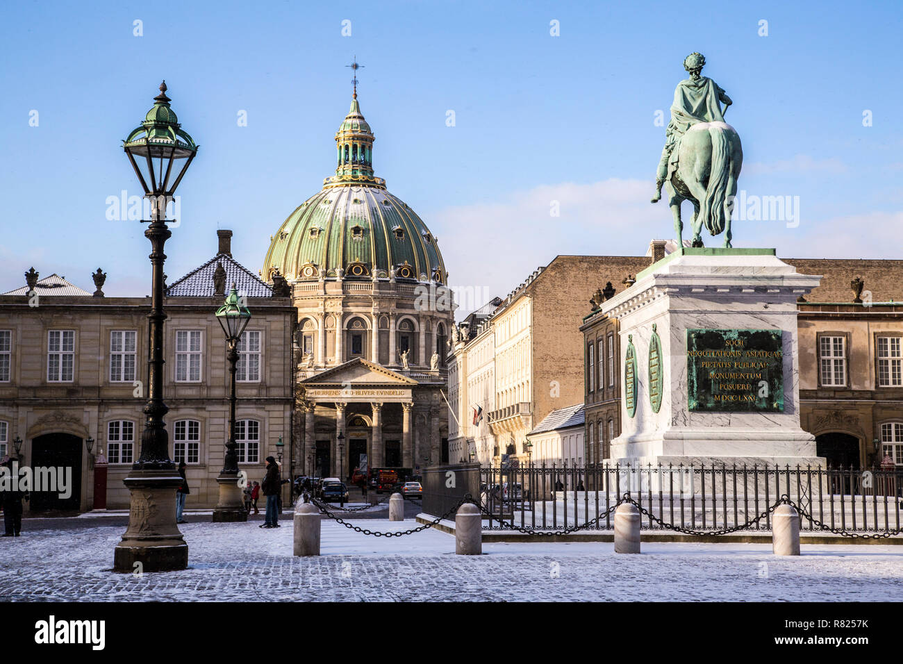 Marmorkirken, Chiesa di marmo o di Frederik la Chiesa e il Palazzo di Amalienborg, il Castello Reale, la residenza della famiglia reale danese Foto Stock