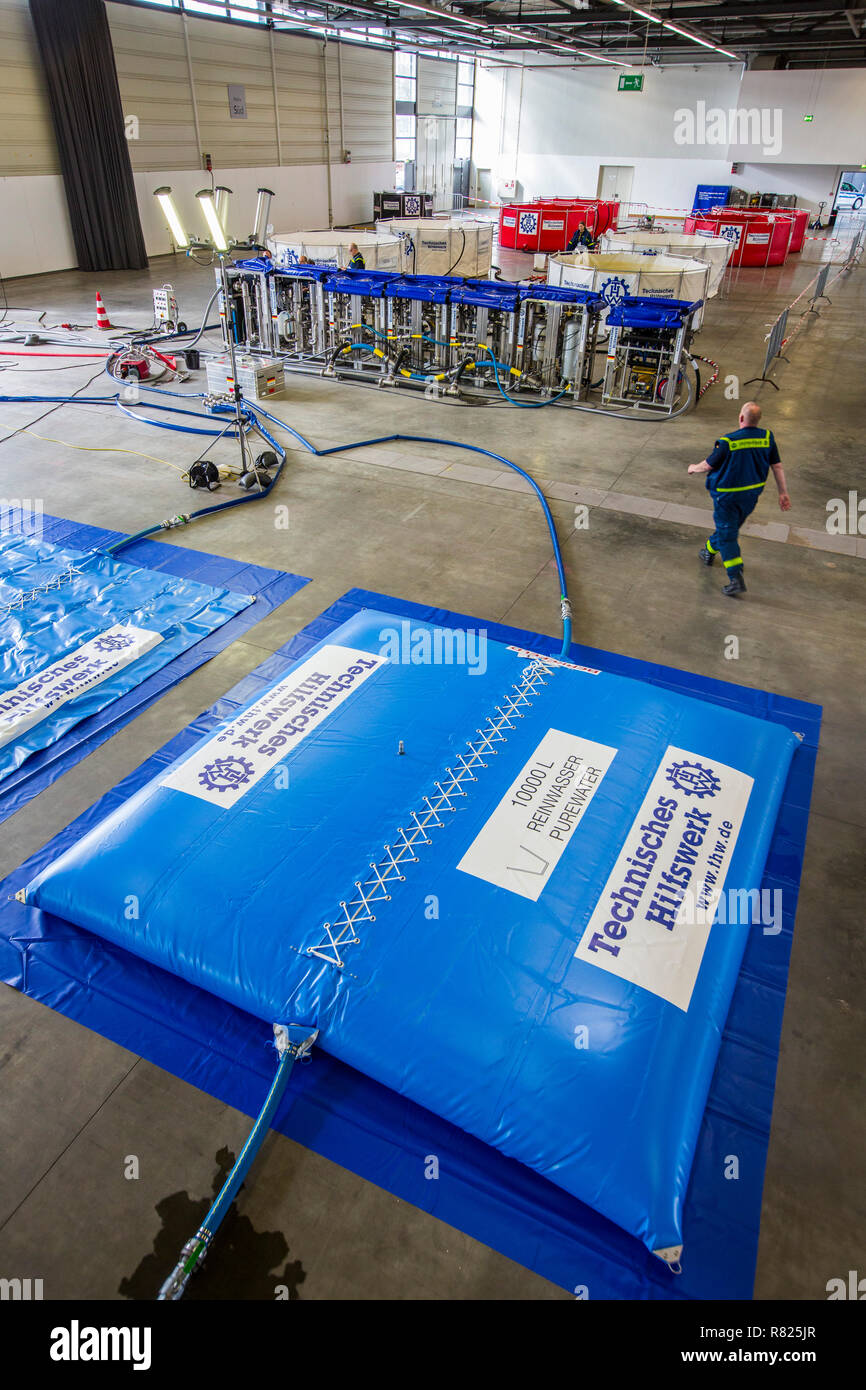 Acqua potabile impianto di trattamento per il THW, Agenzia federale per il rilievo tecnico, TWAA UF-15, mobile sistema di approvvigionamento di acqua per uso Foto Stock