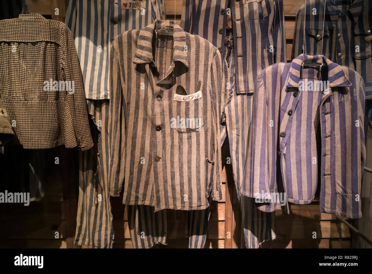 Abbigliamento prigionieri nei campi di concentramento in cui furono distrutti gli ebrei e i prigionieri di guerra durante la seconda guerra mondiale. Yad Vashem a Gerusalemme, Israele. Il 24 ottobre 2018 Foto Stock