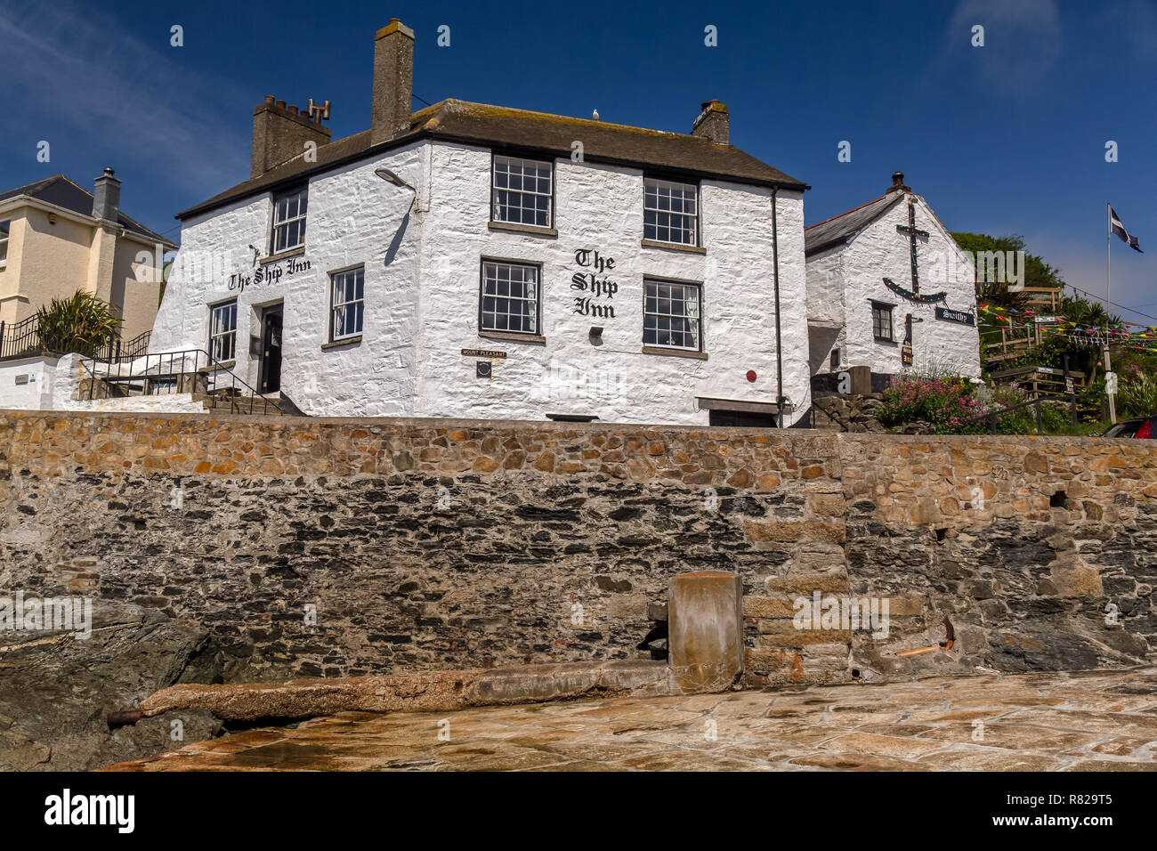 La nave Inn at Porthleven, Cornwall, Inghilterra. Costruito nel XVII secolo. Foto Stock