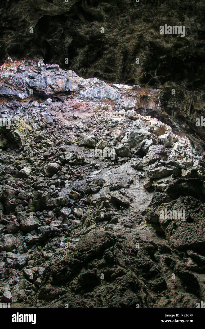 Indian tunnel Cave nei crateri della luna monumento nazionale, Idaho, Stati Uniti d'America. Il monumento rappresenta uno dei meglio preservati flood zone di basalto in c Foto Stock