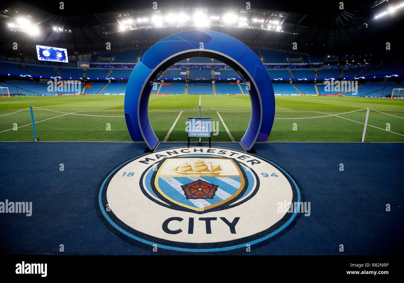 UEFA Champions League branding intorno il passo prima della UEFA Champions League al Etihad Stadium e Manchester. Stampa foto di associazione. Picture Data: mercoledì 12 dicembre, 2018. Vedere PA storia uomo Soccer City. Foto di credito dovrebbe leggere: Martin Rickett/PA FILO Foto Stock