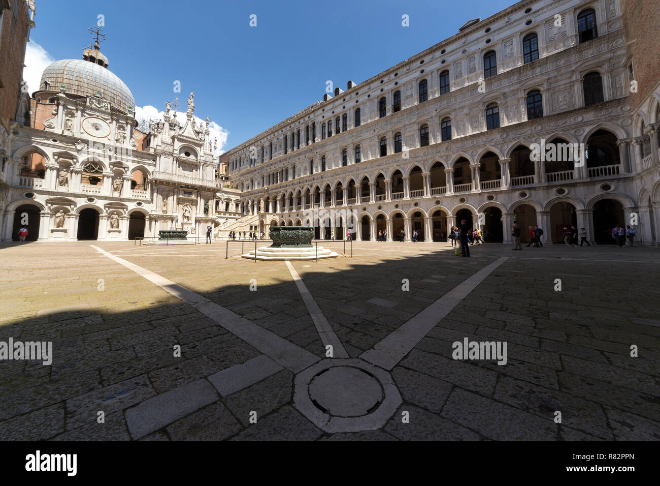 Cortile interno del Palazzo Ducale in piazza San Marco a Venezia, Italia. Foto Stock