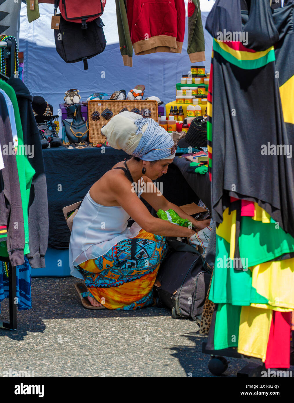 Portland, Oregon, Stati Uniti d'America - agosto 17,2014: Biancospino Street annuale evento comunitario. Un abbigliamento sia merchant. Foto Stock
