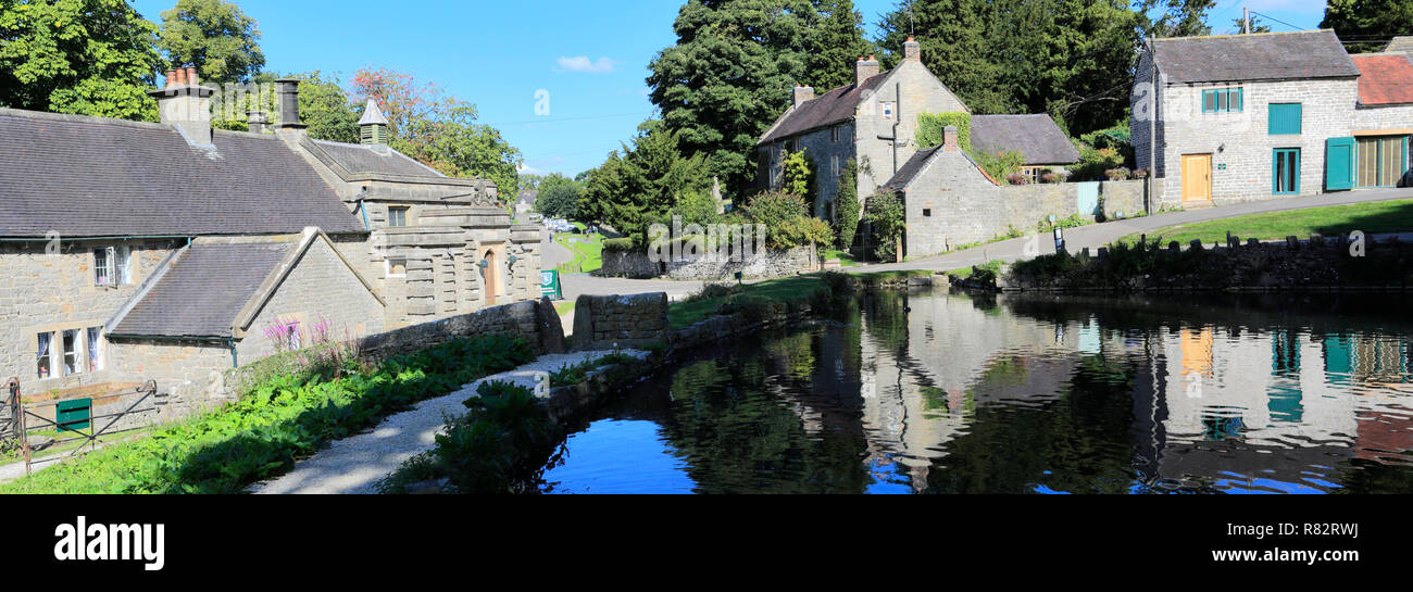 Il villaggio verde e uno stagno, villaggio Tissington, Parco Nazionale di Peak District, Derbyshire, England, Regno Unito Foto Stock