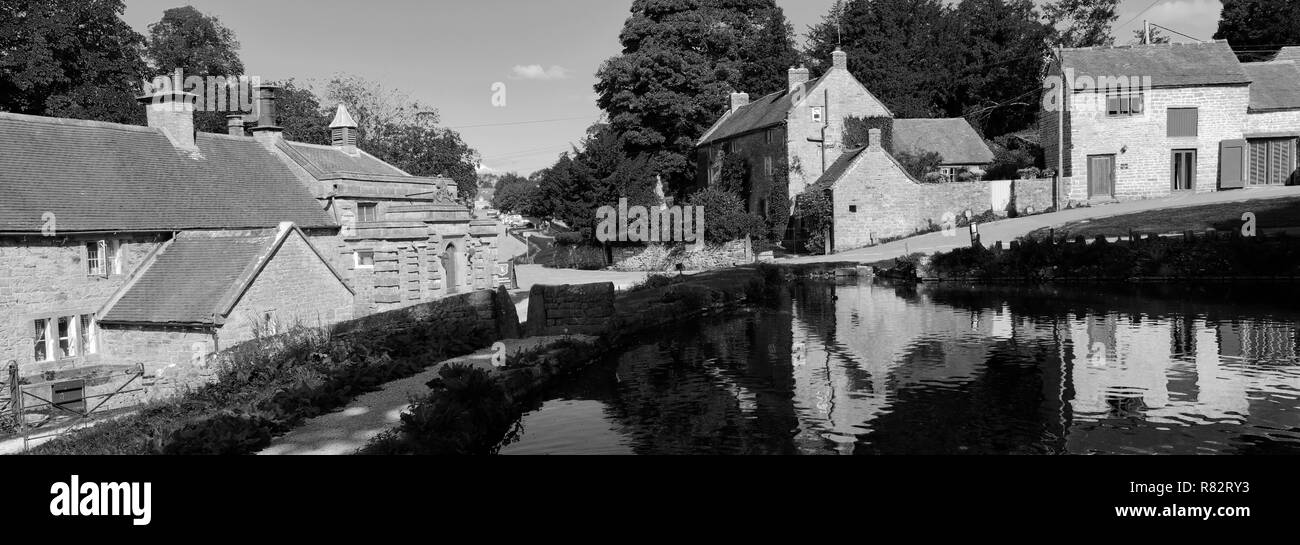 Il villaggio verde e uno stagno, villaggio Tissington, Parco Nazionale di Peak District, Derbyshire, England, Regno Unito Foto Stock