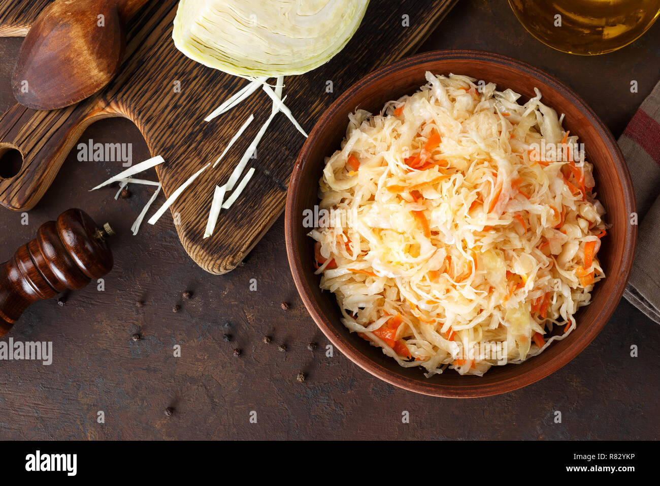Crauti. Cavolo tagliato decapato in salamoia Foto Stock