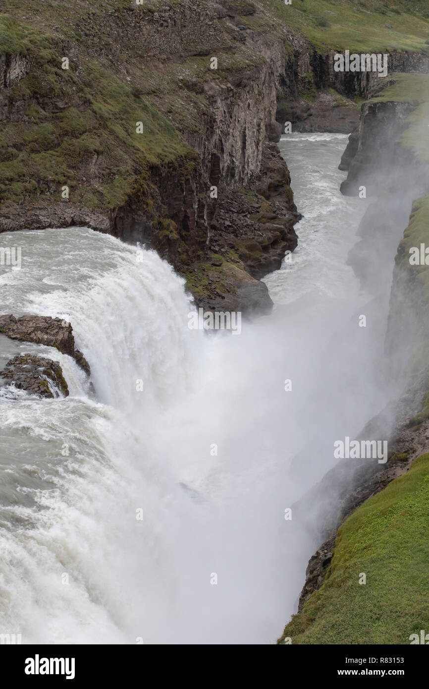Cascate Gullfoss, cadendo nel canyon del fiume Hvítá Foto Stock