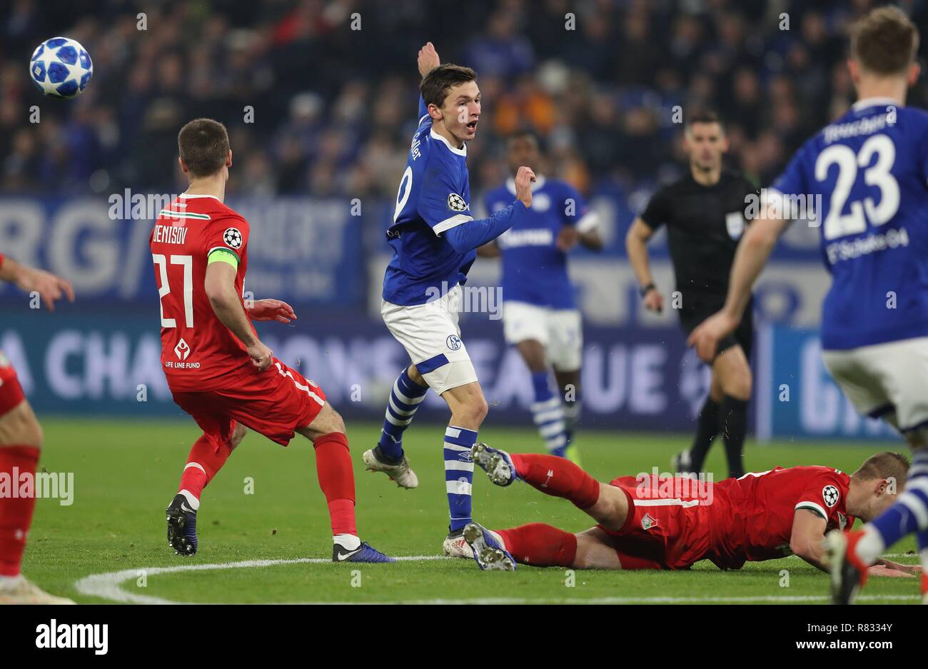 Firo Calcio, 11.12.2018 Champions League FC Schalke 04 - Lokomotiv Mosca duelli Benjamin Goller | Utilizzo di tutto il mondo Foto Stock