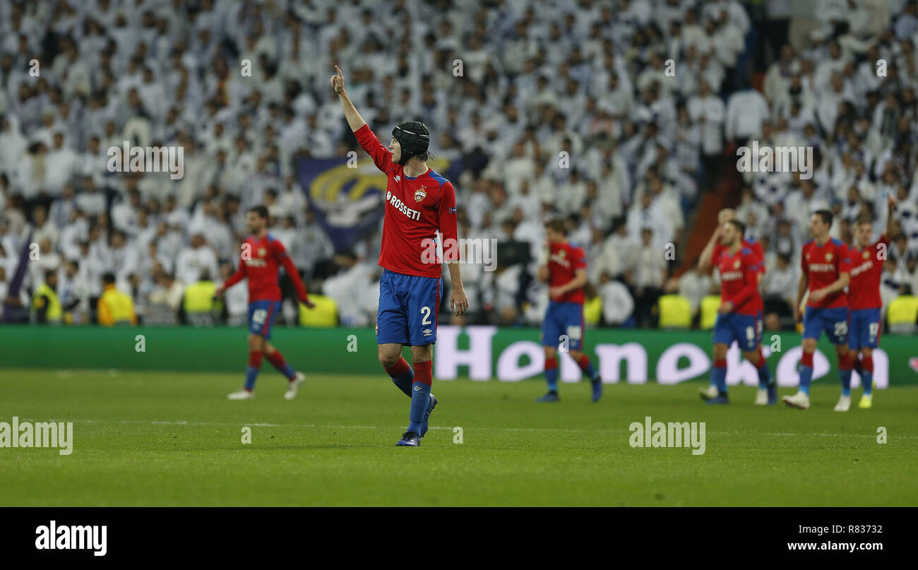 Madrid, Madrid, Spagna. 12 Dic, 2018. Mario Fernandes (PFC CSKA Moskva) visto celebrare il terzo obiettivo durante la UEFA Champions' League gruppo G partita di calcio del Real Madrid contro il CSKA Mosvka al Santiago Bernabeu Stadium in Madrid. Credito: Manu Reino/SOPA Immagini/ZUMA filo/Alamy Live News Foto Stock