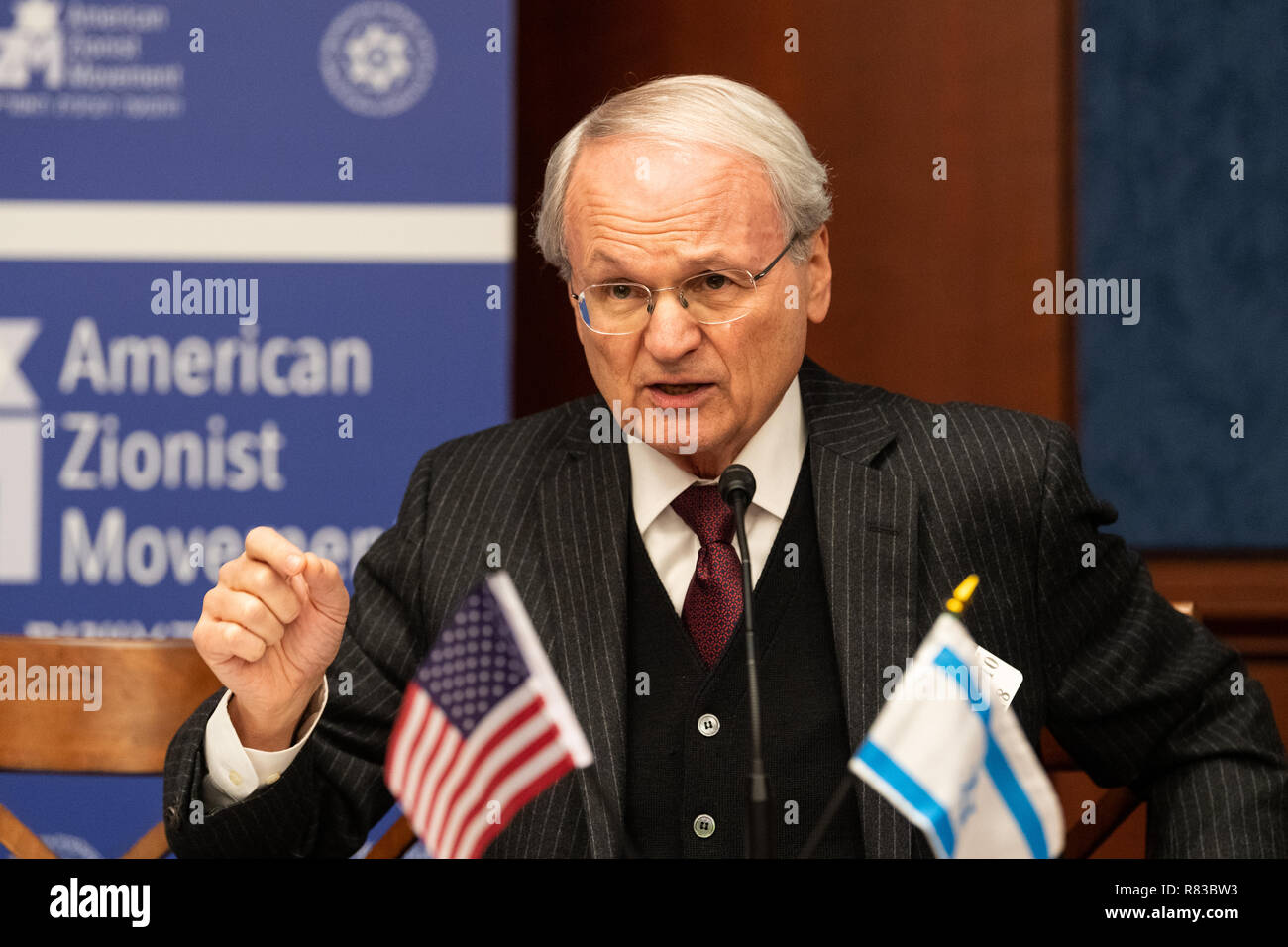 Washington DC, Stati Uniti d'America. 12 dic 2018. Morton Klein (Mort Klein), presidente della Organizzazione sionista di America, all'American movimento sionista / AZM Washington Forum: rinnovare l'impegno Bipartisan in piedi con Israele e il Sionismo nel Capitol Visitor Center di Washington il 12 dicembre 2018. Credito: Michael Brochstein/Alamy Live News Foto Stock