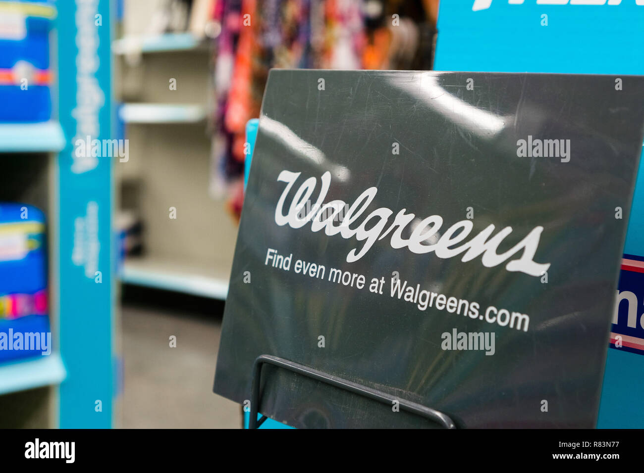 Agosto 14, 2018 Sunnyvale / CA / STATI UNITI D'AMERICA - Walgreens logo visualizzato all'interno di una delle loro posizioni nella parte sud di San Francisco Bay Area Foto Stock