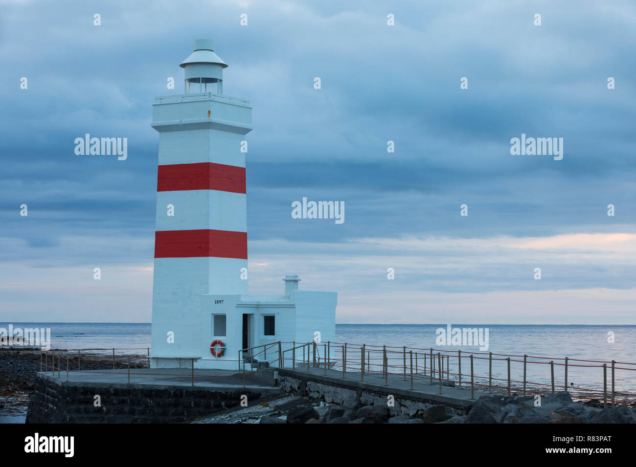 Leuchtturm, alter Leuchtturm Garðskagi, Gardskagi, Gardur, Garðskagaviti, an der Nordspitze der Halbinsel Reykjanes, Isola. Il vecchio faro in Gar Foto Stock