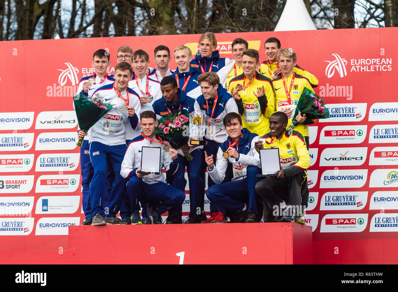 TILBURG-PAESI BASSI.9 Dic: Gran Bretagna & NI Team, la Norvegia e la Germania U20 uomini del team con la medaglia C della U20 uomini medaglia della presentazione al Foto Stock