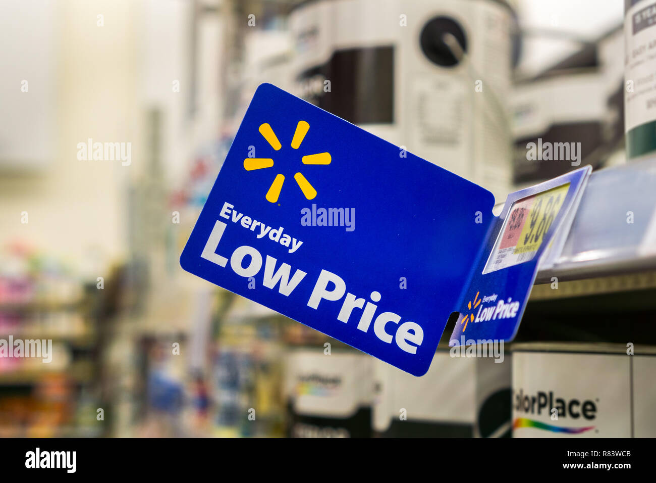 Il 4 settembre 2018 San Jose / CA / STATI UNITI D'AMERICA - Walmart "Everyday a basso prezzo' tagline inviato all'interno di uno dei loro negozi si trova nella parte sud di San Francisco Bay ar Foto Stock