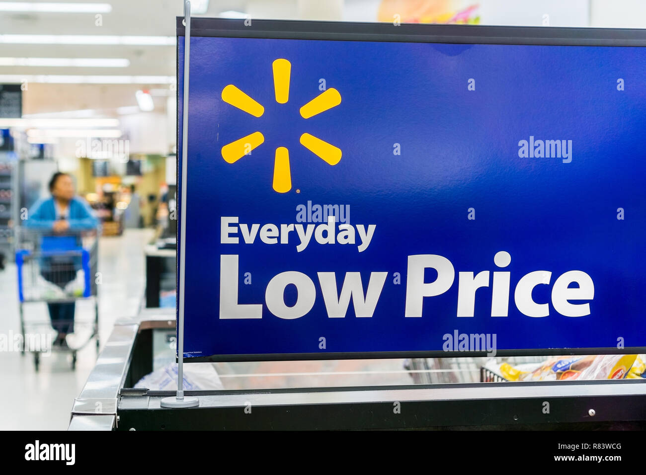 Il 4 settembre 2018 San Jose / CA / STATI UNITI D'AMERICA - Walmart "Everyday a basso prezzo' tagline inviato all'interno di uno dei loro negozi si trova nella parte sud di San Francisco Bay ar Foto Stock