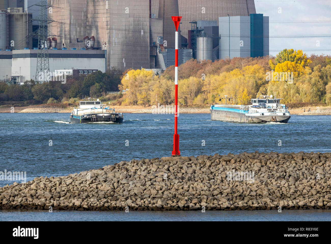 Reno vicino Voerde, Basso Reno, estrema acqua bassa, livello del Reno a 95 cm, assolutamente più bassa registrata a livello dell'acqua, dopo la lunga siccità cade Reno sh Foto Stock