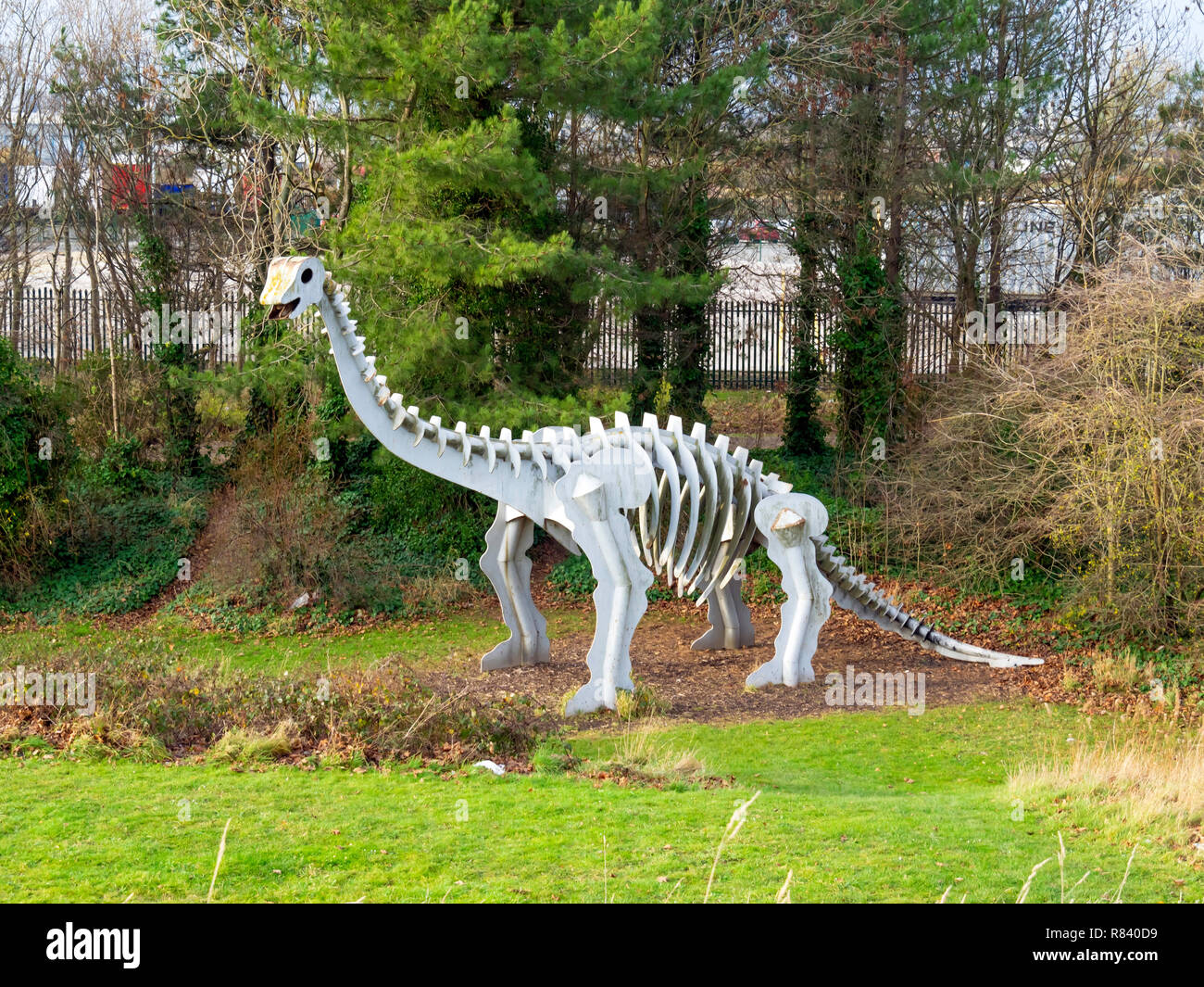 Uno dei grandi realizzati in acciaio modelli di dinosauri in Teesaurus Park a dieci acri area ricreativa in Middlesbrough North Yorkshire Foto Stock