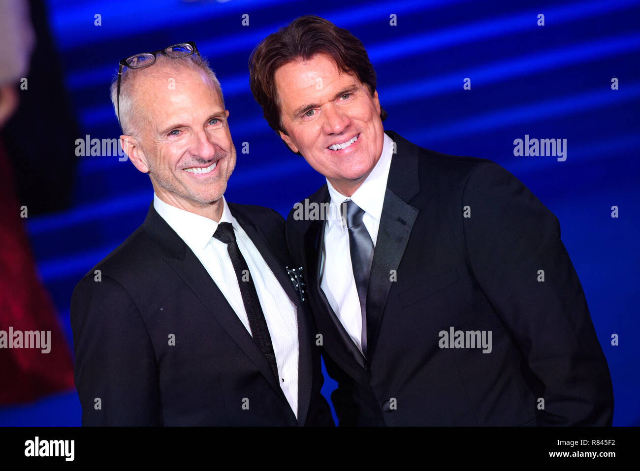 Il produttore John Deluca e il regista Rob Marshall che frequentano la premiere europeo di Mary Poppins ritorna alla Royal Albert Hall di Londra. Stampa foto di associazione. Picture Data: mercoledì 12 dicembre, 2018. Vedere PA storia SHOWBIZ Poppins. Foto di credito dovrebbe leggere: Matt STANLEY A. CROSSICK/PA FILO Foto Stock