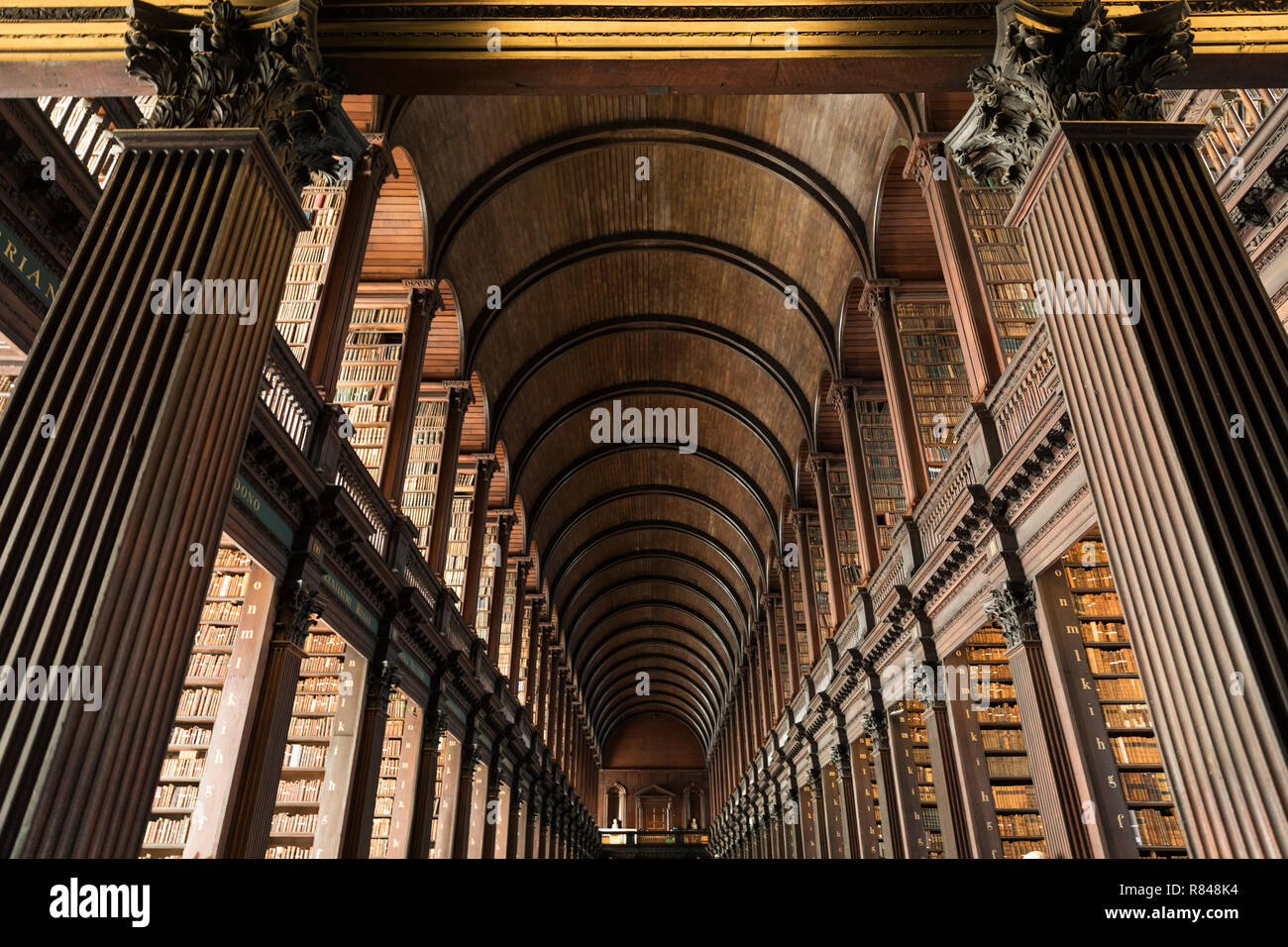 Irlanda, Dublino Trinity College di Dublino, il Libro di Kells vecchia libreria Foto Stock