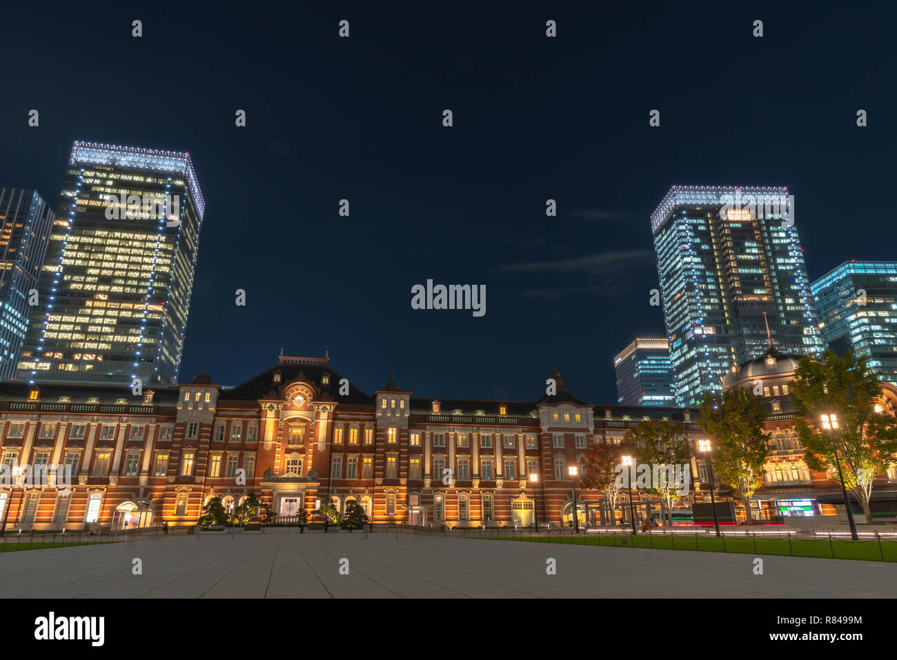 La stazione di Tokyo edificio a Twilight time. Foto Stock