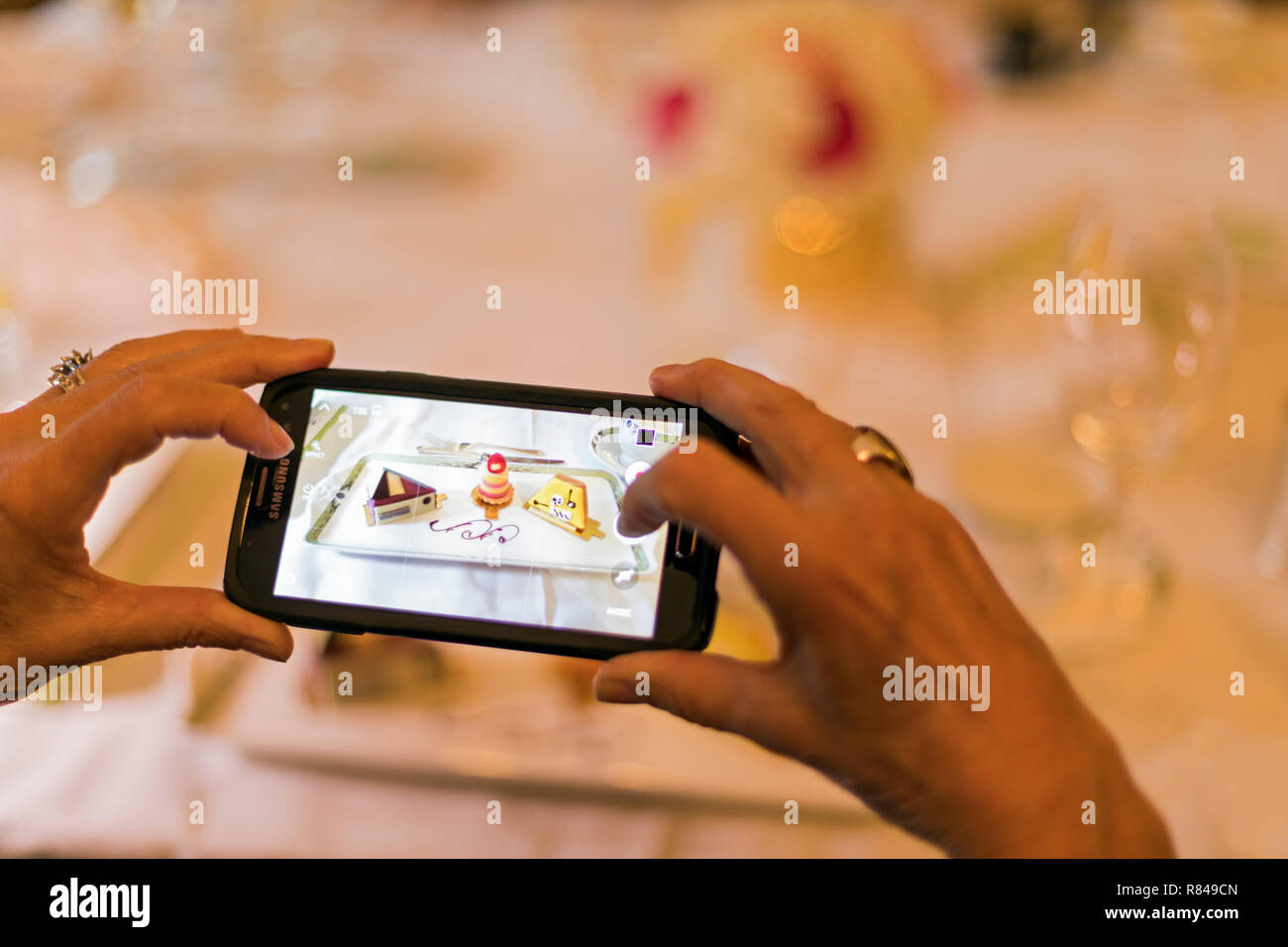 Fotografia di cibo, telefono cellulare immagine di dessert Foto Stock