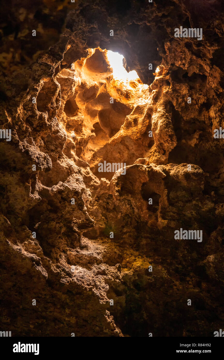 Il Parco Nazionale di Banff, Alberta, Canada. La grotta e Basin National Historic Site ingresso naturale. Foto Stock