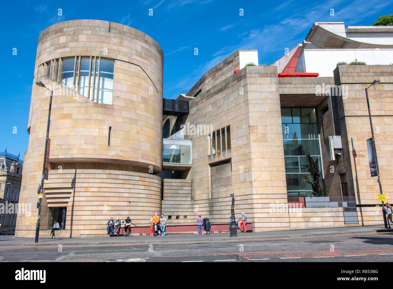 Il Museo Nazionale della Scozia si distingue per la sua unica romanico architettura revival nel centro di Edimburgo, Scozia, Regno Unito. Foto Stock