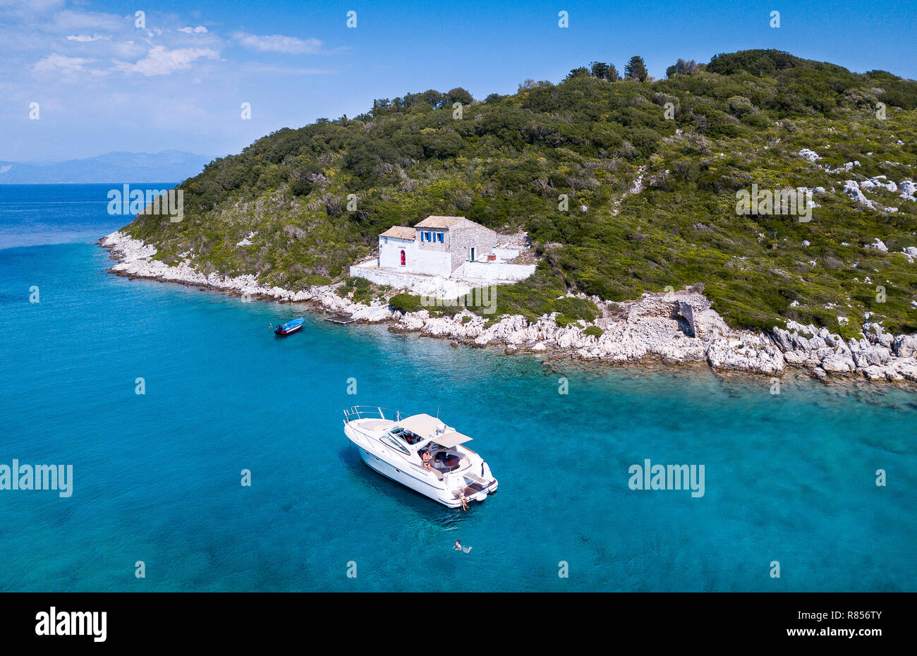 Barca ormeggiata in Agnelli Canal, Paxos, Grecia Foto Stock