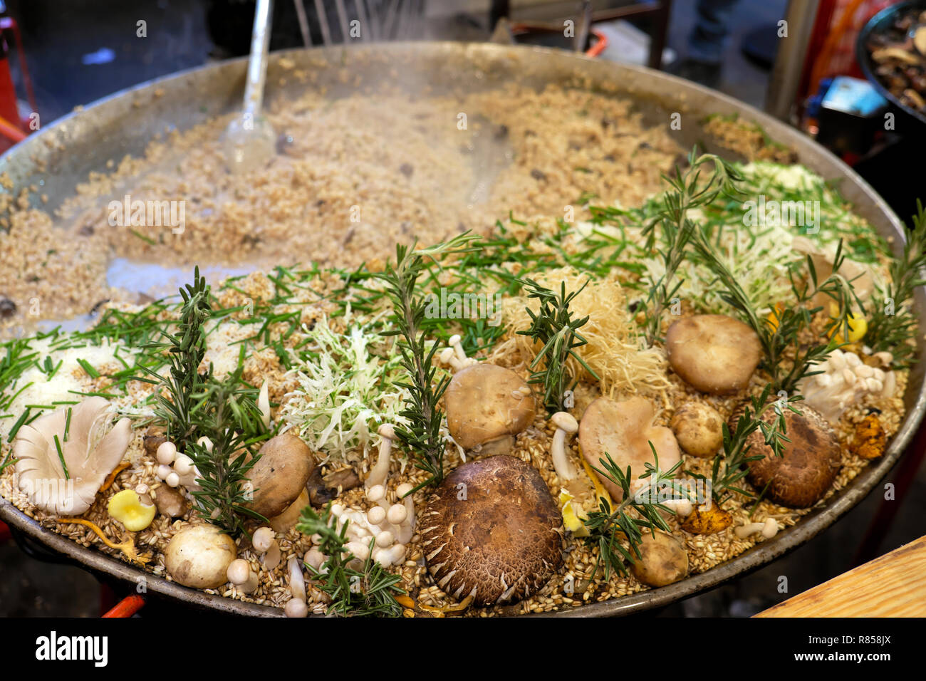 Borough Market Gastronomia natalizia in Londra England Regno Unito Foto Stock