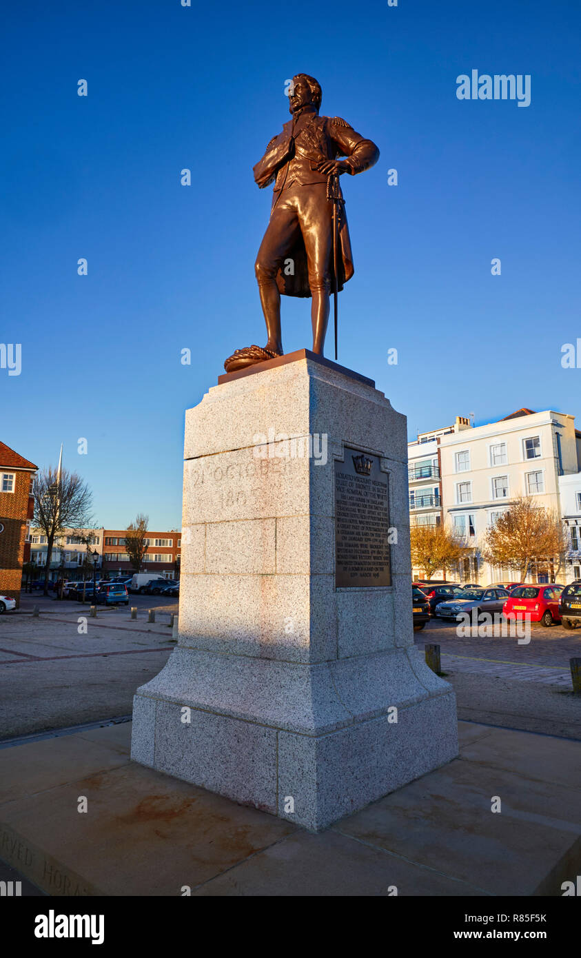 Statua di Orazio Nelson vicino al luogo dove si imbarcò per l'ultima volta a bordo HMS Victory prima della battaglia di Trafalgar nel 1805 Foto Stock