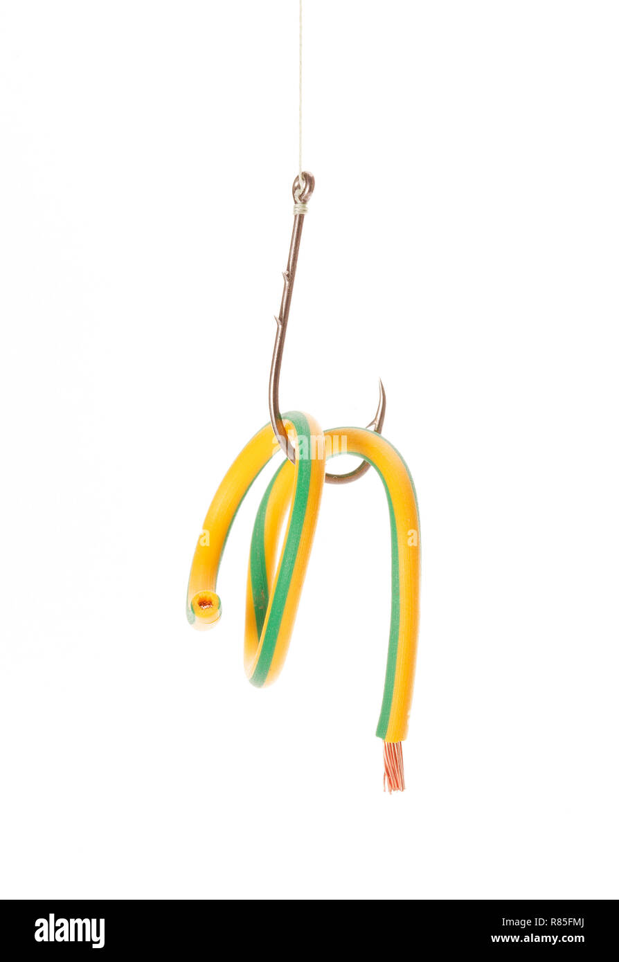 Il filo elettrico appeso ad un gancio di pesca isolati su sfondo bianco Foto Stock