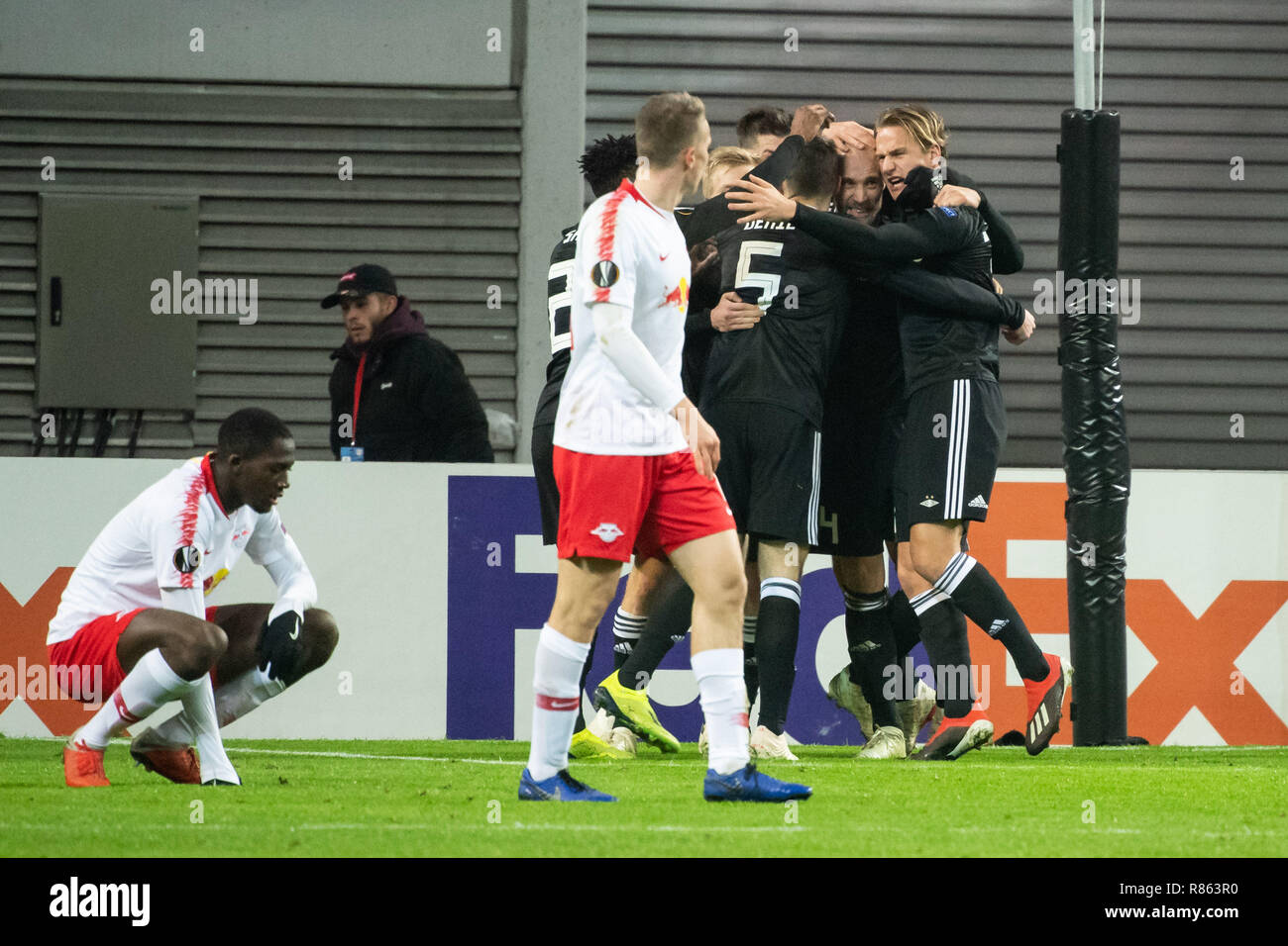 Leipzig, Germania. Xiii Dec, 2018. Rosenborg i giocatori di celebrare durante la UEFA Europa League Group B match tra RB di Lipsia in Germania e Rosenborg BK di Norvegia a Leipzig, Germania, il 13 dicembre 2018. La partita è finita 1-1. Credito: Kevin Voigt/Xinhua/Alamy Live News Foto Stock