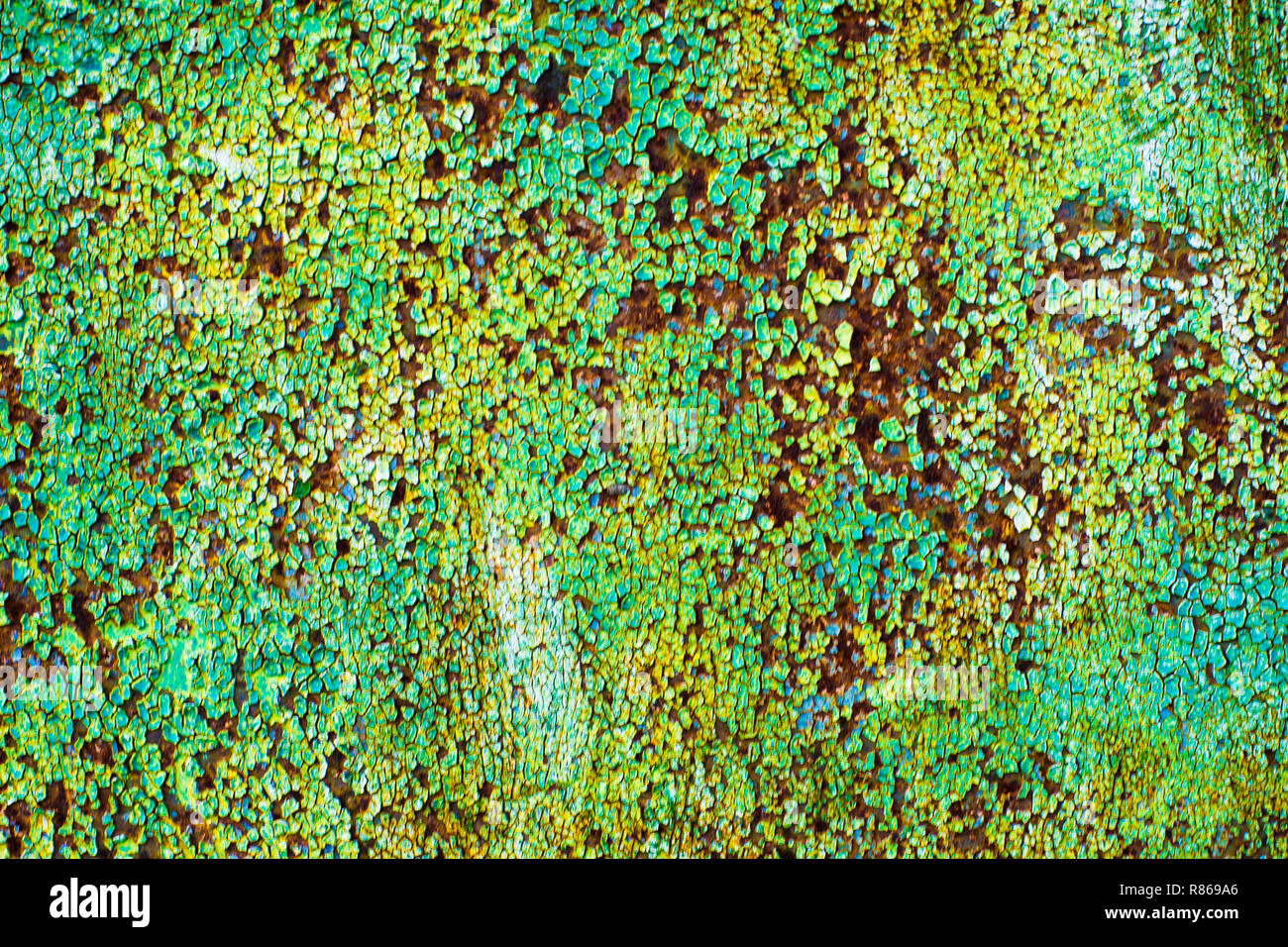 Sfocato sfondo astratto di ferro vecchio rotto con vernice di colore verde, blu e marrone Foto Stock