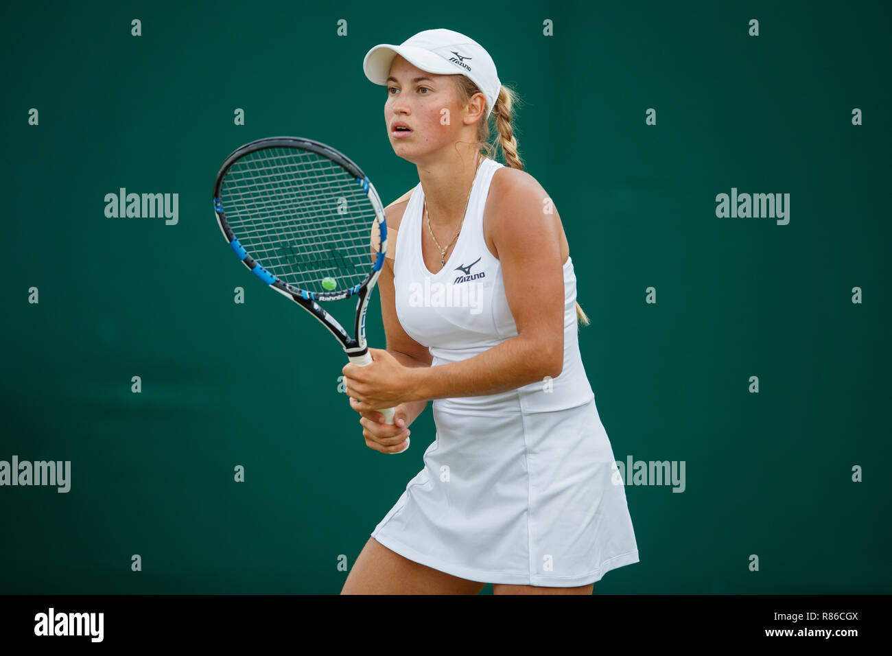Yulia Putintseva del Kazakistan durante i campionati di Wimbledon 2018 Foto Stock
